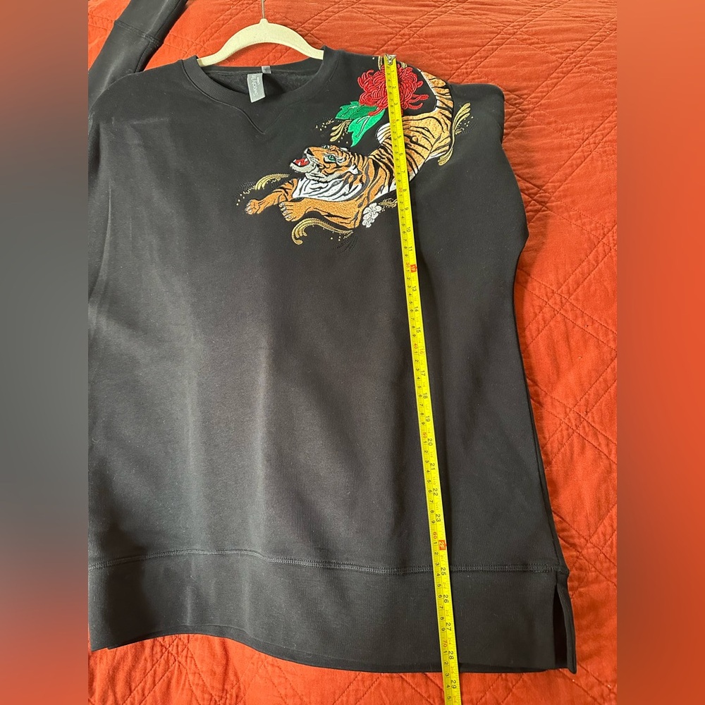 Sweaty Betty Black Crewneck Embroidered Tiger Sweatshirt - Picture 11 of 11